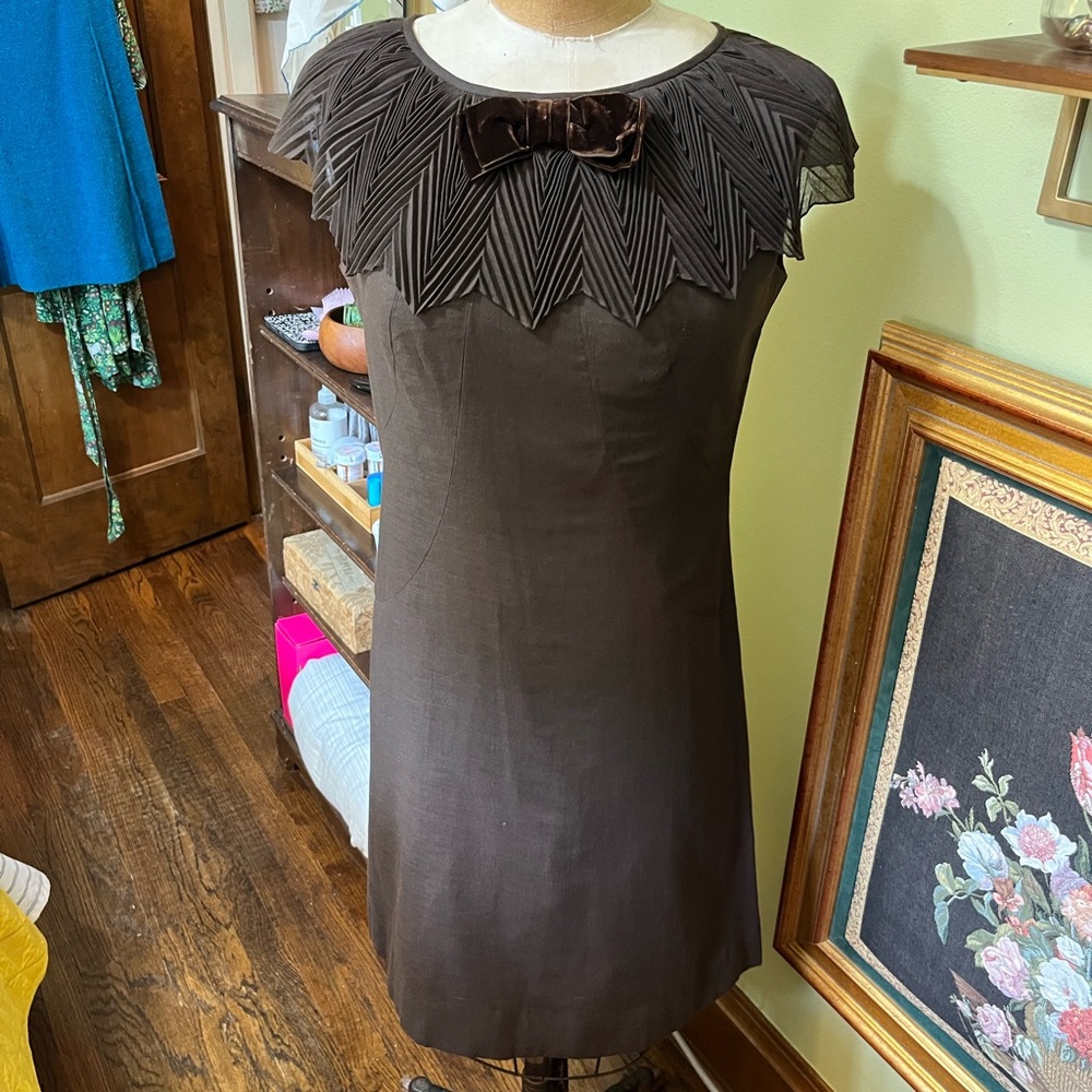 AMAZING vintage chocolate brown sheath dress with bow and pleat collar
